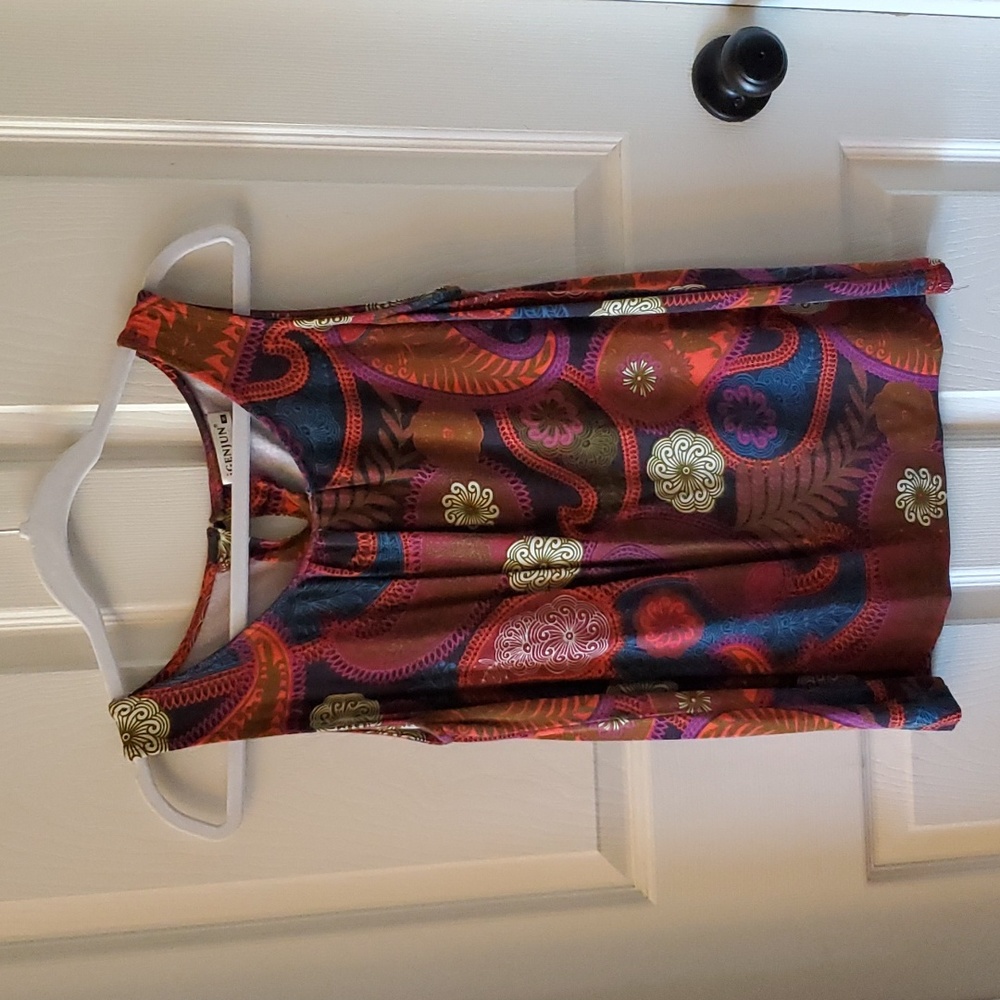 iGenjun women's sleeveless top.  Size Medium.